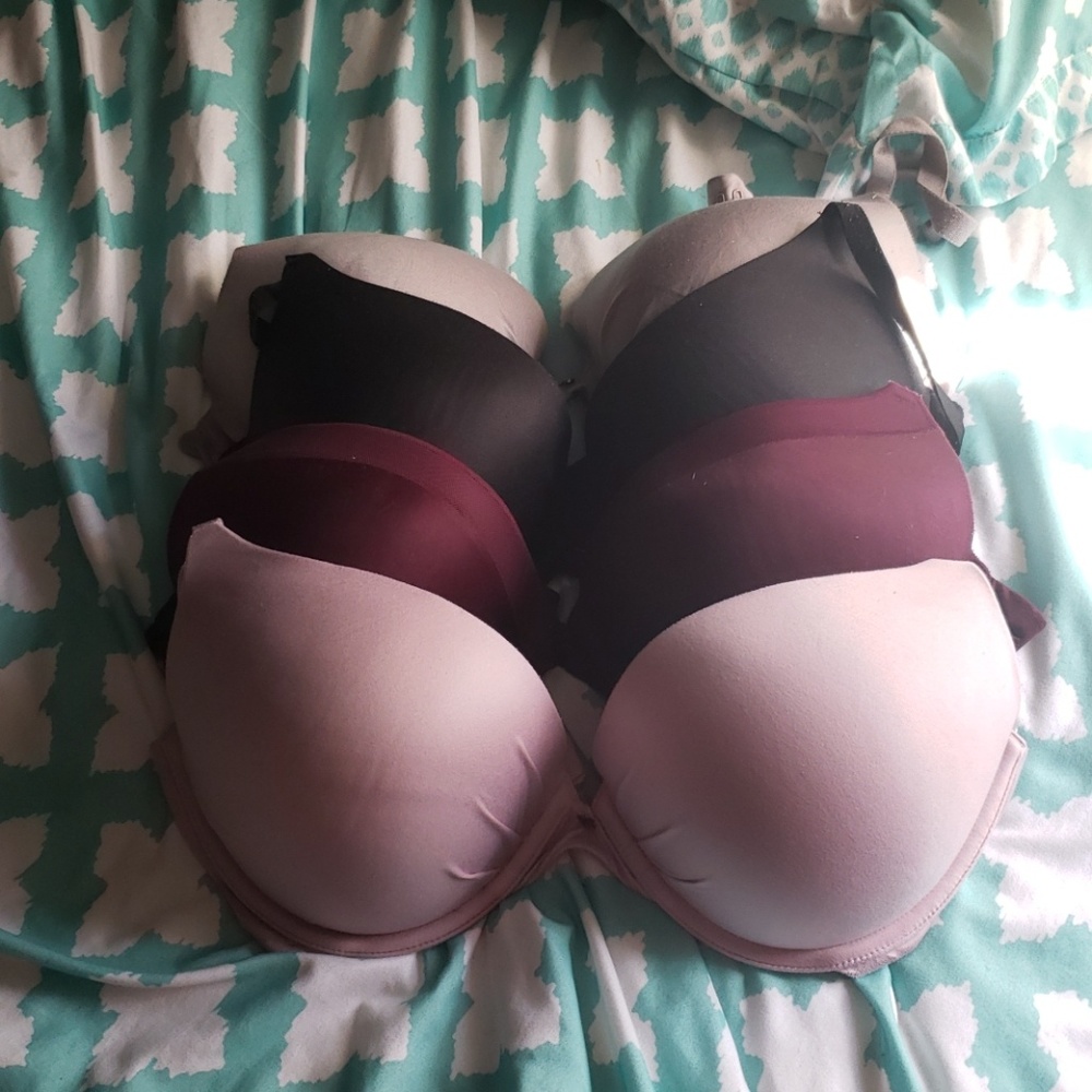4   38C  Victoria secret fabulous, 1 push up bra
